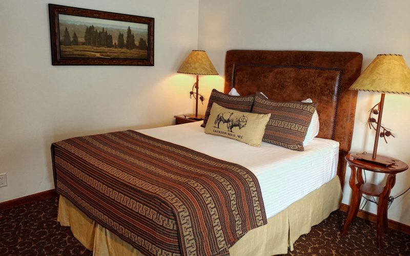 Jackson Hole Boutique Hotel Parkway Inn Superior Queen Guestroom